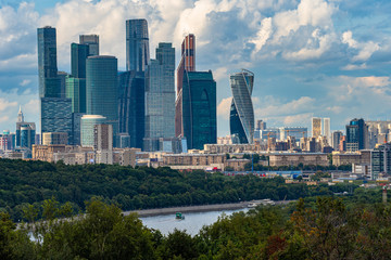 Fototapeta na wymiar Moscow City skyline. Cities of the Russian Federation. Panorama of the business center of Moscow with skyscrapers. cities of the Russian Federation. Parks in the center of the capital of Russia