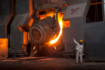 Steelmaking plant and steelmaking workshop