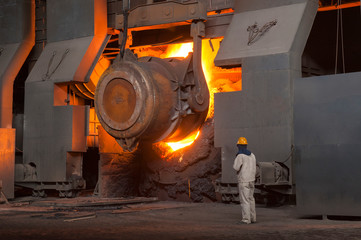 Steelmaking plant and steelmaking workshop