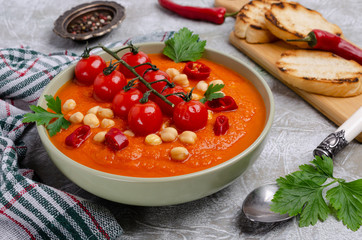 Red vegetable soup with chickpeas