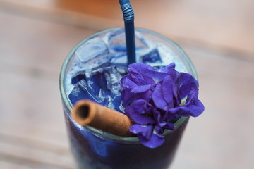 Cinnamon on Butterfly Pea Juice with Butterfly Pea