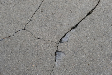 Obraz premium Crack on a concrete surface in Los Angeles for interior design.