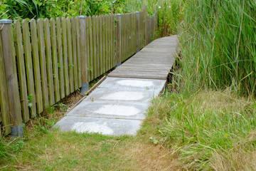 Betonbrücke über einen Graben