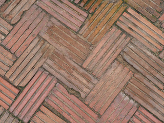 Many bricks are arranged alternately.