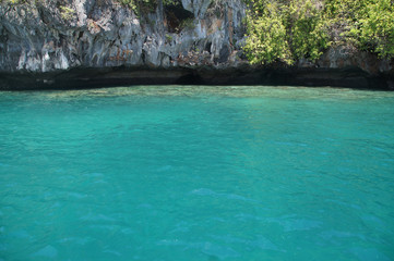 Beautiful sea atmosphere, clear water, tourists like to travel to Krabi, Thailand.