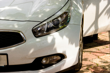 Obraz na płótnie Canvas red headlight of a car close -up