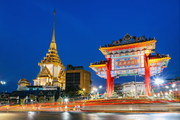 The gate to chinatown in Yaowarat, Bangkok, Thailand - obrazy, fototapety, plakaty