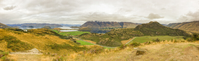 A wide panorama of Wanaka and the surronding hills and lakes taken from the top of the Diamond Lake trail.