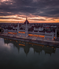 Obraz premium Budapest, Hungary - Aerial panoramic view of the Parliament of Hungary at sunset/sunrise over River Danube and beautiful dramatic purple clouds