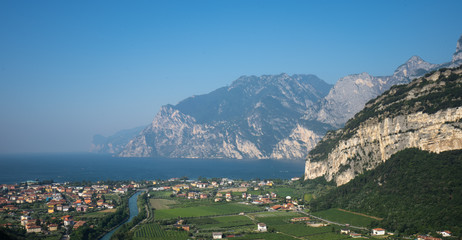 Sicht auf den Torbole im Norden des Gardasees