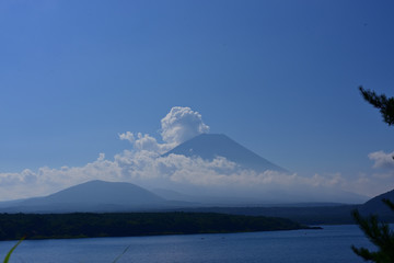 Obraz na płótnie Canvas Whenever I go by, Mt. Fuji is in the clouds