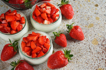 Creamy jelly dessert with strawberries