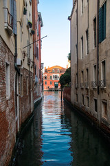 Fototapeta na wymiar Canales de Venecia
