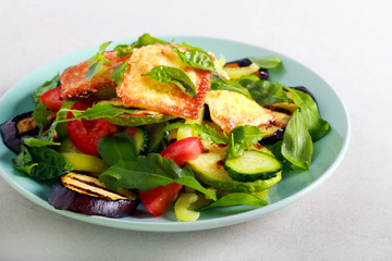 Fresh salad with grilled vegetables