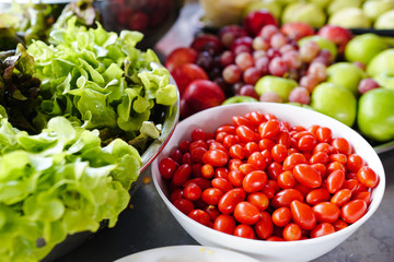 Raw materials for making vegetable salads include glass lettuce, tomatoes, corn, apples, grapes and pineapples. For health and vegetarian.