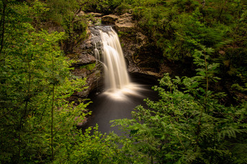 Fototapeta premium Wasserfall im Wald