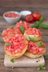 Klassische Tomaten-Bruschetta