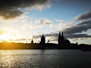 Silhouette of the Cologne Cathedral and its surrounding