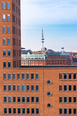 Blick auf den Fernsehturm Hamburg von der Speicherstadt aus