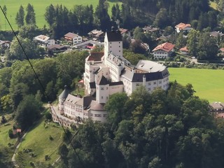 Fototapeta na wymiar castle in the mountain vally