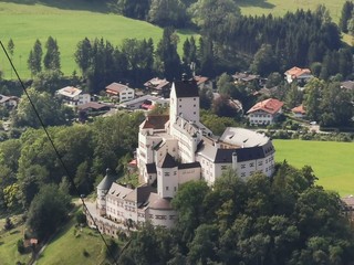 Fototapeta na wymiar castle in the mountain vally
