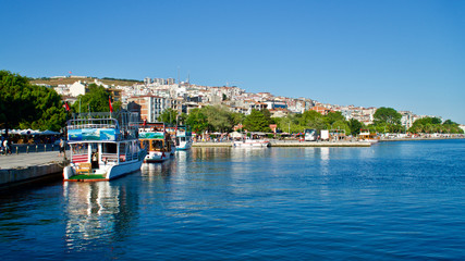 Fototapeta na wymiar Fishing and sightseeing boats in Sinop harbor