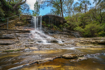 Fototapeta na wymiar waterfall on weeping rock walking track, blue mountains national park, australia 26