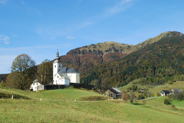 Fototapeta na wymiar Kirche in den Alpen