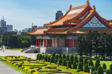 Obraz premium The National Concert Hall of Taiwan, a chinese style architecture inside the National Taiwan Democracy Memorial Hall area. Text in Chinese means 