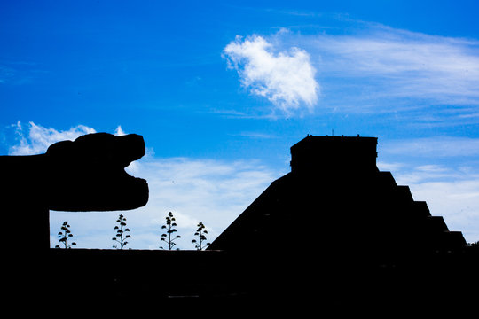 Siluetas Chich&eacute;n Itza