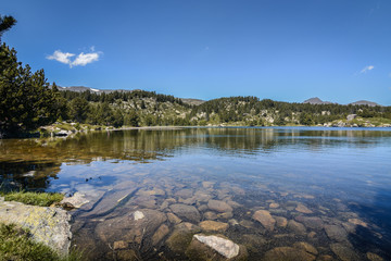 Fototapeta premium La boucle des étangs du Carlit - Randonnées des 12 lacs - Pyrénées-Orientales