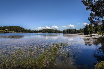 Fototapeta na wymiar La boucle des étangs du Carlit - Randonnées des 12 lacs - Pyrénées-Orientales