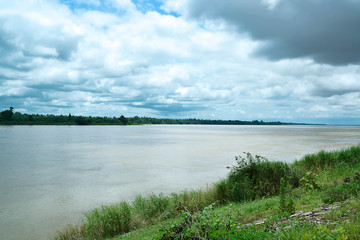 Am Ufer des Mekong in Thailand und Laos
