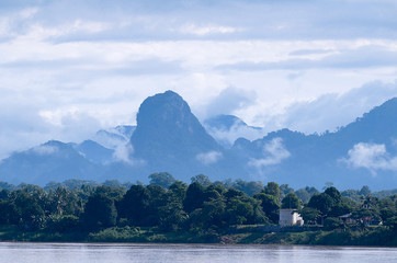 Am Ufer des Mekong in Thailand und Laos