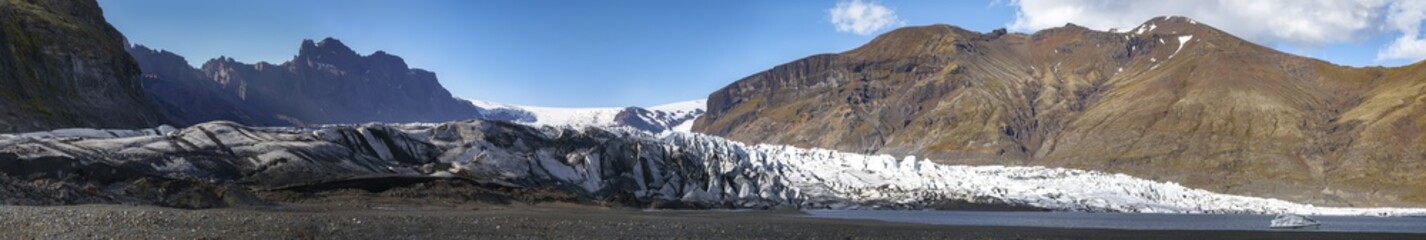 Amazing view of Skaftafellsjokull glacier tongue and volcanic mountains around