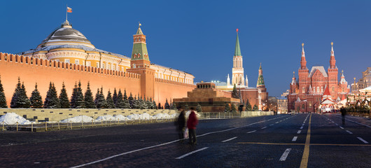 Obraz premium Panoramic view of the State Historical Museum of Russia, Kremlin's wall and Lenin's mausoleum at the Red square in Moscow, Russia