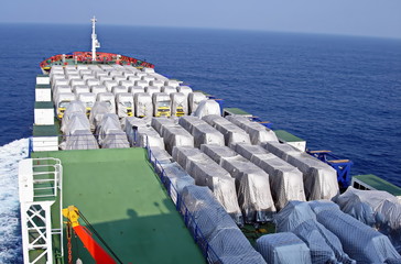 Ro-Ro is a specialized vessel for transporting vehicles and containers in the port and on the high seas.