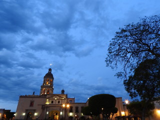 Iglesia y un bello cielo