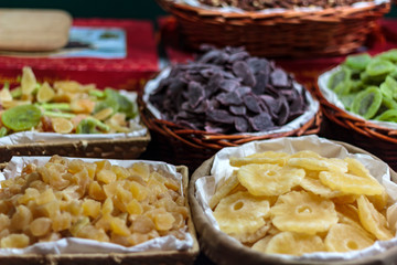 Baskets with dehydrated fruit