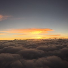 Sobre as nuvens