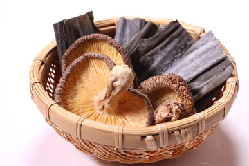 だし昆布と干し椎茸