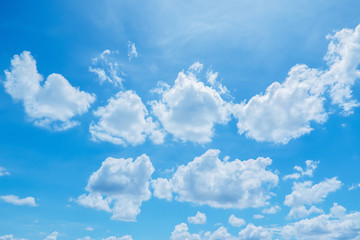 Obraz na płótnie Canvas The blue sky and white clouds nature background