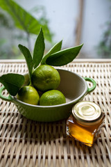 honey and lemon for soar throat remedy