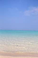沖縄の瑠璃色の海