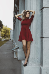 Obraz premium Beauty brunette women in red dress pose at night park