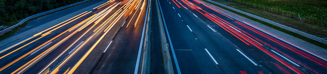 Fototapeta na wymiar busy highway traffic at night