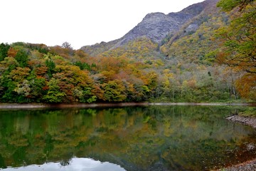 《十二湖の紅葉》青森県深浦町