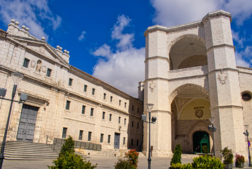 Obraz premium Iglesia monasterio y hospederia de San Benito