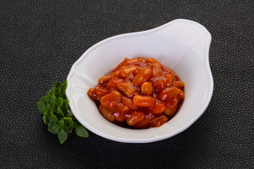 Baked kidney with tomato sauce