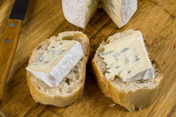 fromage bleu et pain